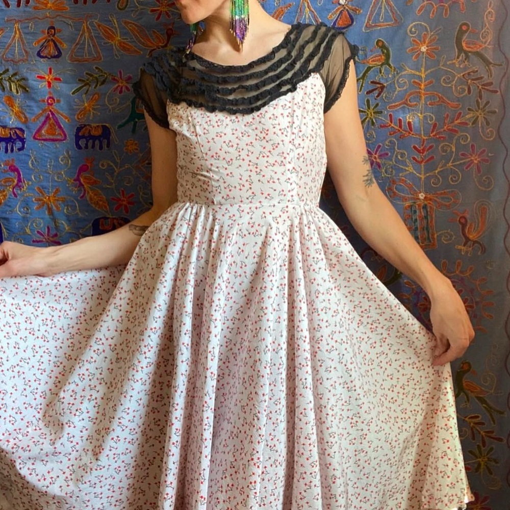 1950’s vintage Floral Dress with Black Lace Women's Dress xs